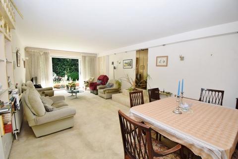 Flat 2, Elmcote, 637 Uxbridge Road, Pinner, HA5 3YZ