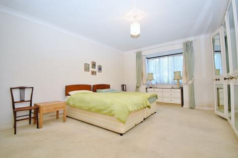 Flat 2, Elmcote, 637 Uxbridge Road, Pinner, HA5 3YZ