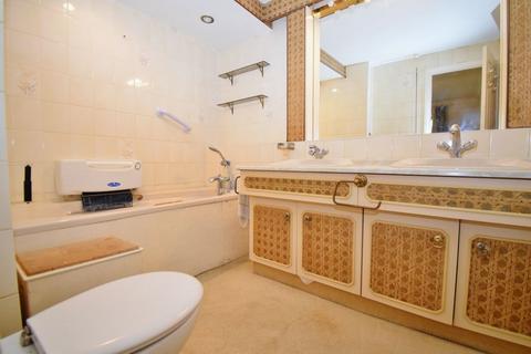 Flat 2, Elmcote, 637 Uxbridge Road, Pinner, HA5 3YZ