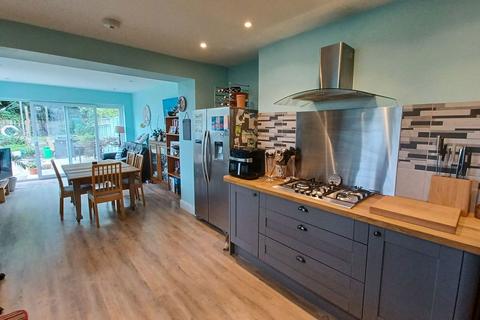 98 Avenue Road, Torquay, TQ2 5LF