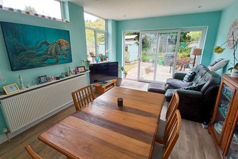 98 Avenue Road, Torquay, TQ2 5LF