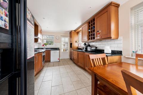 13 Kirby Close, Loughton, IG10 3BA