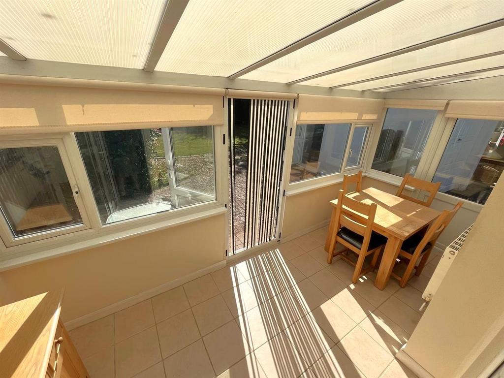 Conservatory/dining room