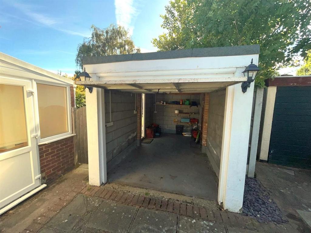 Detached garage