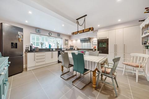 4 Chestnut Walk, Chalfont St Peter, Gerrards Cross, SL9 0BJ