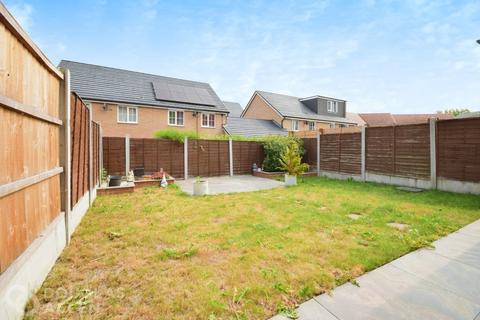 4 bedroom townhouse to rent, Broadhurst Place, Basildon, SS14