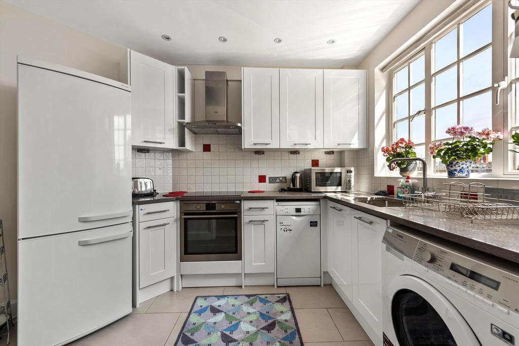 Kings Court North, Chelsea, London, SW3 1 bed flat to rent £2,817 pcm