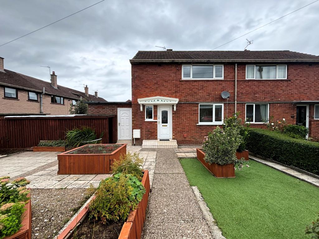 Beautifully presented 2 Bedroom house available t