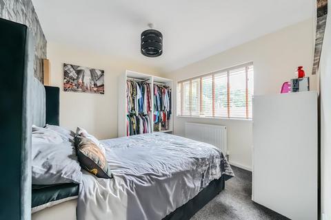 6 Bedford Close, Leeds, LS16 6DS