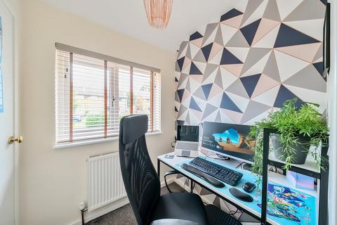 6 Bedford Close, Leeds, LS16 6DS