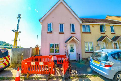 3 bedroom semi-detached house to rent, Dickenson Road, Colchester, CO4 5BL