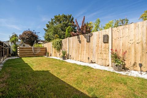 193 Dover Road, Northfleet, Gravesend, DA11 9QN