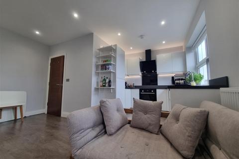 Studio for sale, Temple Fortune Mansions, NW11