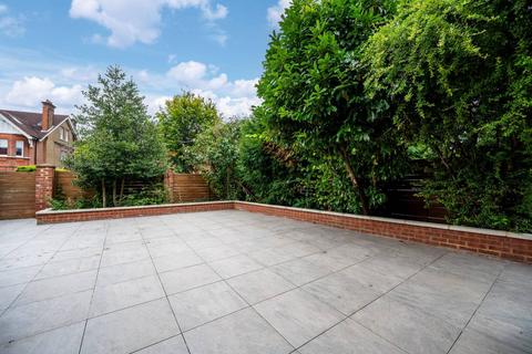 4 bedroom detached house to rent, Presburg Road, New Malden, KT3