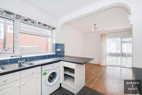 2 bedroom apartment to rent, High Road, Magnolia Lodge, Loughton