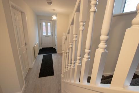 4 bedroom semi-detached house to rent, Alderman Close, Beeston, Nottingham, NG9 2RH