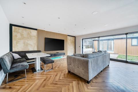 6 bedroom end of terrace house for sale, New Road Close, High Wycombe