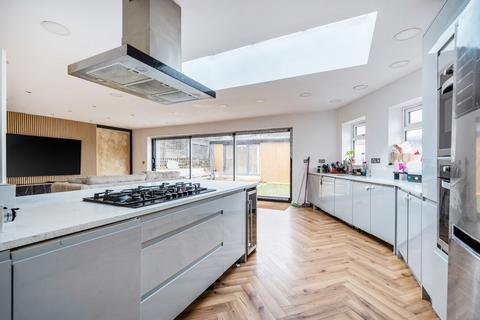 6 bedroom end of terrace house for sale, New Road Close, High Wycombe