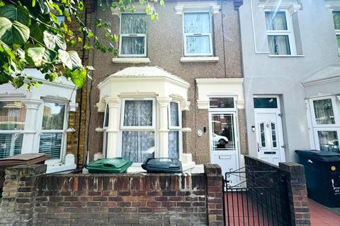 3 bedroom terraced house for sale, Skeltons Lane, London