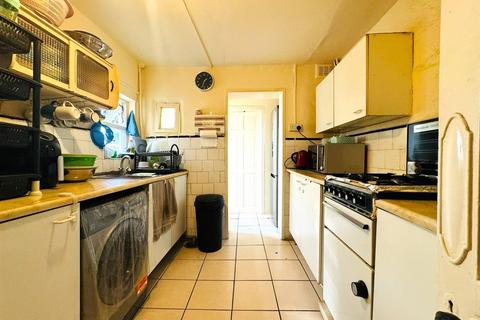 3 bedroom terraced house for sale, Skeltons Lane, London