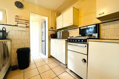 3 bedroom terraced house for sale, Skeltons Lane, London