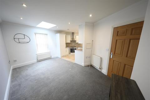 2 bedroom flat to rent, Finkle Street, Cottingham