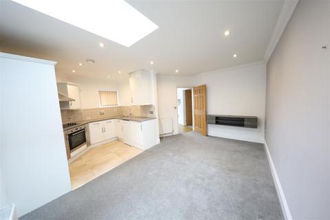 2 bedroom flat to rent, Finkle Street, Cottingham