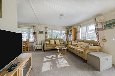 2 bedroom mobile home for sale, Willows Riverside Park, Windsor