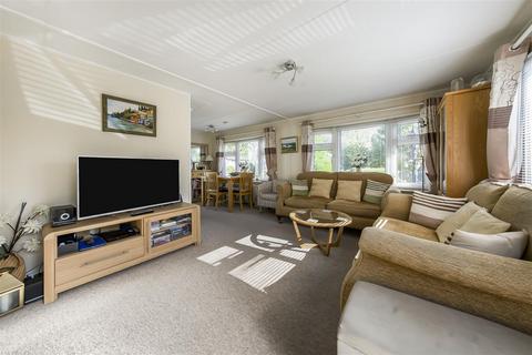 2 bedroom mobile home for sale, Willows Riverside Park, Windsor