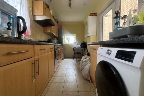 2 bedroom flat to rent, Golders Green Road, London, NW11