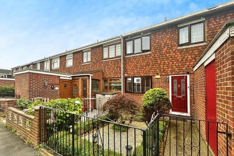 3 bedroom terraced house to rent, Grampian Way, Langley SL3