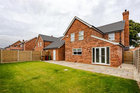 4 bedroom detached house for sale, Spruce Lane, Ulceby