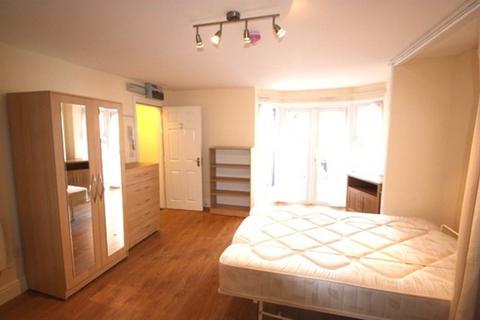 Studio to rent, York Road, Birmingham B16