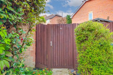 10 Bracklesham Close, Southampton, SO19 8TD