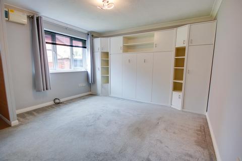 10 Bracklesham Close, Southampton, SO19 8TD