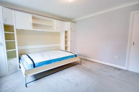 10 Bracklesham Close, Southampton, SO19 8TD
