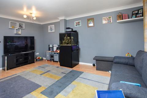 3 bedroom end of terrace house for sale, Merrivale Close, Kettering NN15