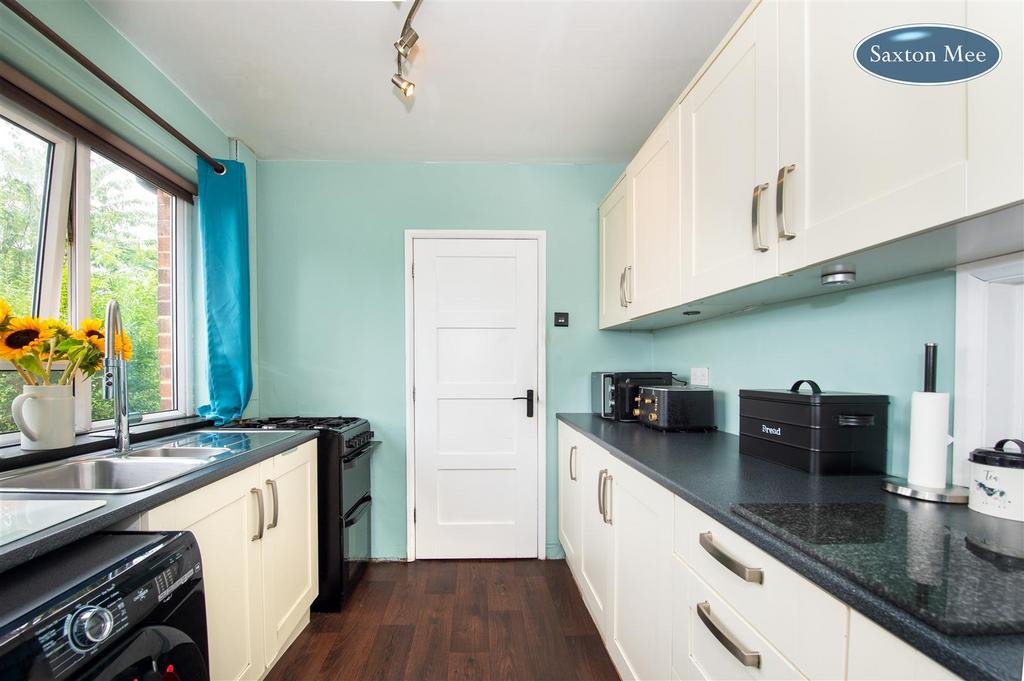 Kitchen 1.jpg