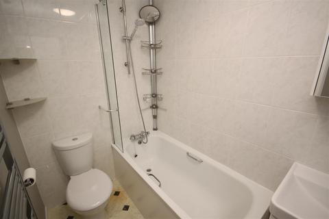 2 bedroom terraced house to rent, Buttermere Road, Orpington