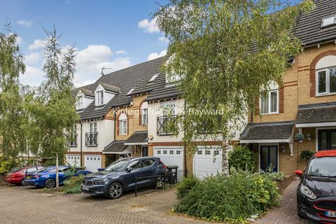 4 bedroom terraced house for sale, Pickard Close, Southgate