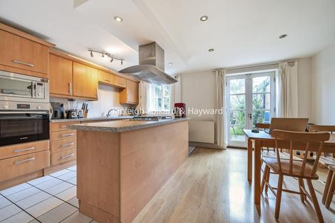 4 bedroom terraced house for sale, Pickard Close, Southgate