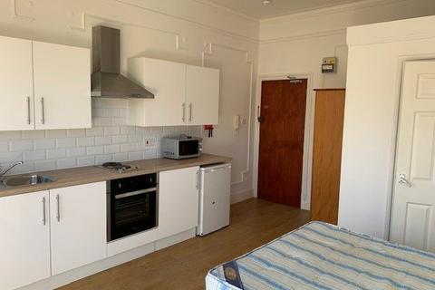 Studio to rent, Manstone Road, Kilburn NW2