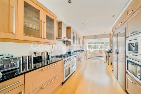 5 bedroom detached house for sale, Tretawn Gardens, Mill Hill, NW7