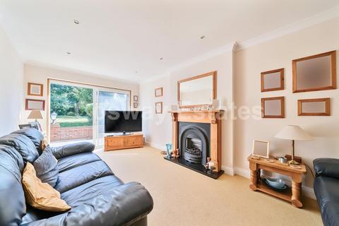 44 Tretawn Gardens, London, NW7 4NR