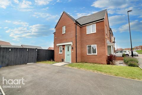 11 Creek Drive, Woodlands, Doncaster, DN6 7FP