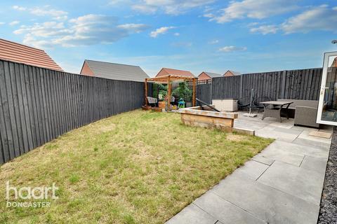 11 Creek Drive, Woodlands, Doncaster, DN6 7FP