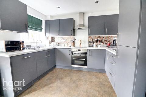 11 Creek Drive, Woodlands, Doncaster, DN6 7FP