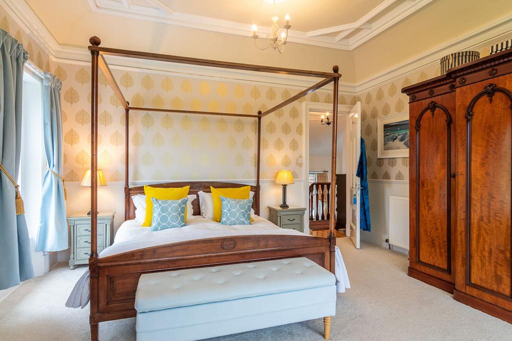 Principal bedroom