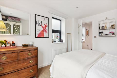 Flat B, 396 Garratt Lane, London, SW18 4HP