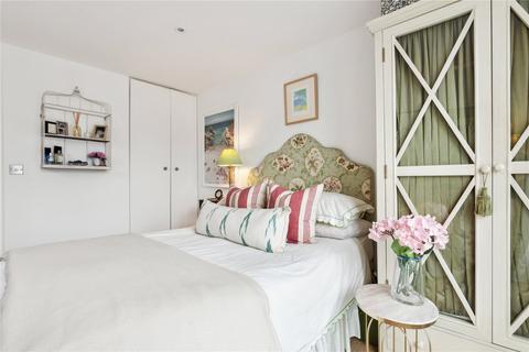 Flat B, 396 Garratt Lane, London, SW18 4HP